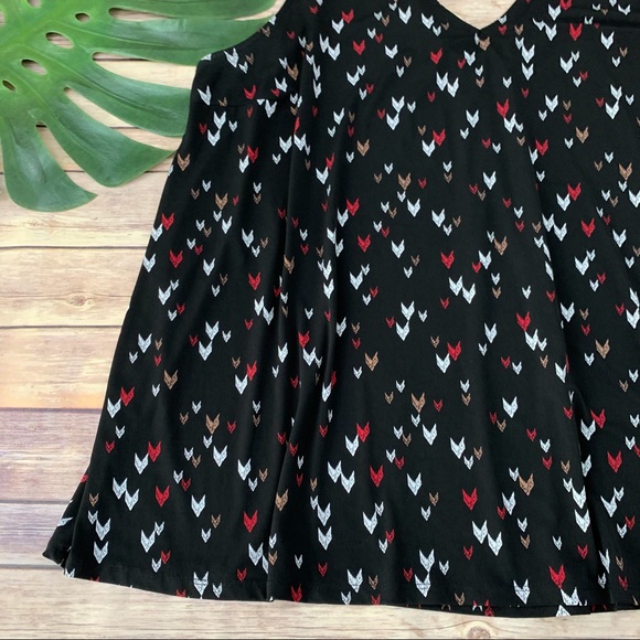 Torrid black and red geometric print tank top - Picture 4 of 10